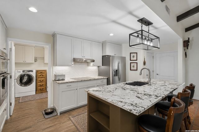 200 OAK VALLEY DR, Wimberley, TX 78676