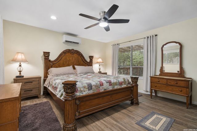 200 OAK VALLEY DR, Wimberley, TX 78676