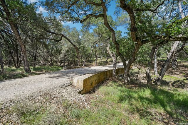 200 OAK VALLEY DR, Wimberley, TX 78676