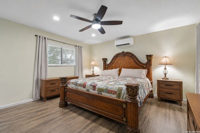 200 OAK VALLEY DR, Wimberley, TX 78676