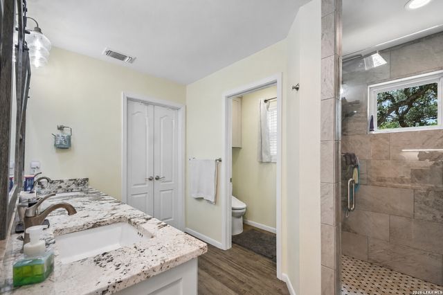 200 OAK VALLEY DR, Wimberley, TX 78676
