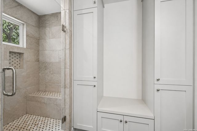 200 OAK VALLEY DR, Wimberley, TX 78676