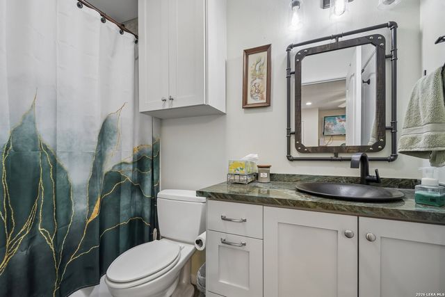 200 OAK VALLEY DR, Wimberley, TX 78676