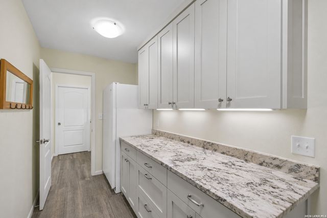 200 OAK VALLEY DR, Wimberley, TX 78676