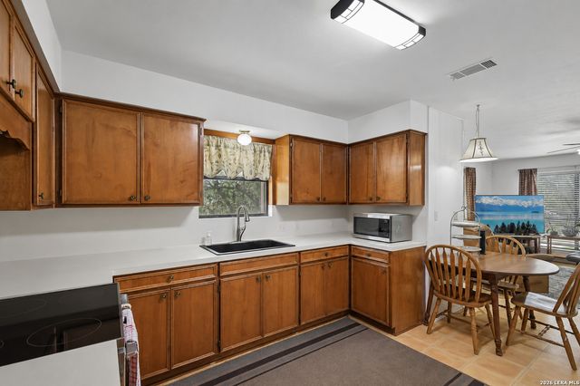 200 OAK VALLEY DR, Wimberley, TX 78676