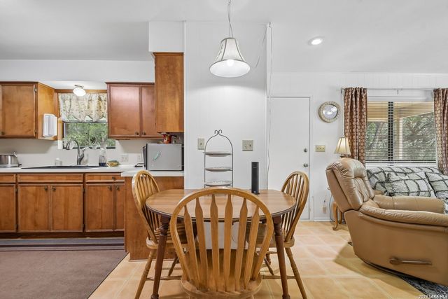 200 OAK VALLEY DR, Wimberley, TX 78676