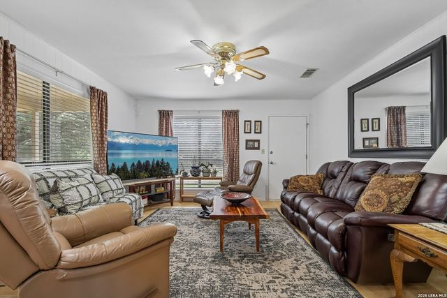 200 OAK VALLEY DR, Wimberley, TX 78676