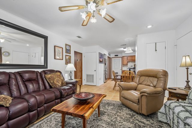 200 OAK VALLEY DR, Wimberley, TX 78676