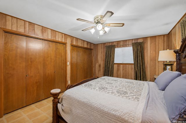 200 OAK VALLEY DR, Wimberley, TX 78676