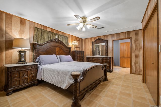 200 OAK VALLEY DR, Wimberley, TX 78676