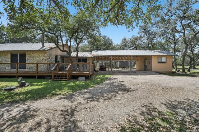 200 OAK VALLEY DR, Wimberley, TX 78676