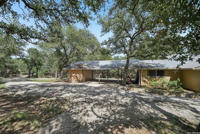 200 OAK VALLEY DR, Wimberley, TX 78676