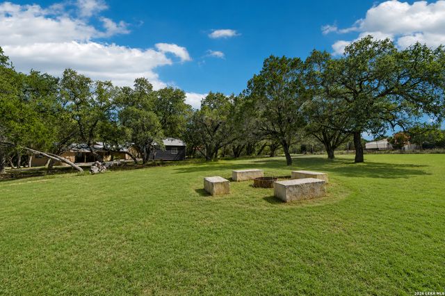 200 OAK VALLEY DR, Wimberley, TX 78676