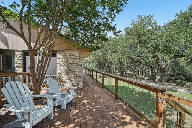 200 OAK VALLEY DR, Wimberley, TX 78676