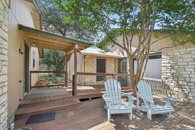 200 OAK VALLEY DR, Wimberley, TX 78676