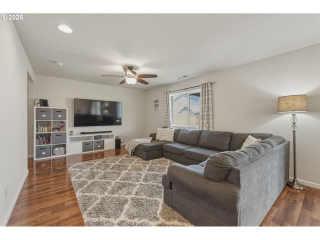 4989 SKYLAB Ave, Salem, OR 97305