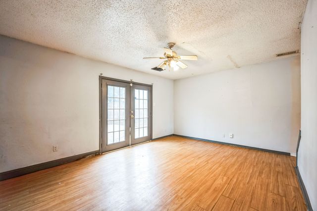 816 Hillcrest Drive, Arlington, TX 76010