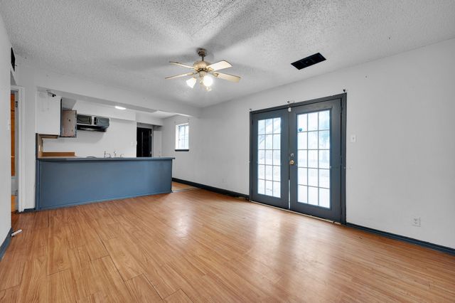 816 Hillcrest Drive, Arlington, TX 76010