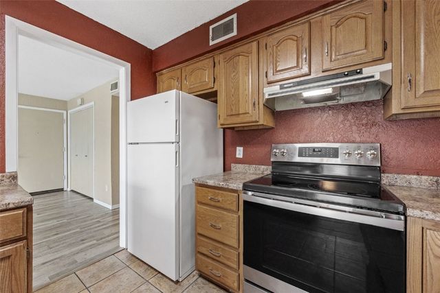 5712 Golden Court NE 60, Cedar Rapids, IA 52402