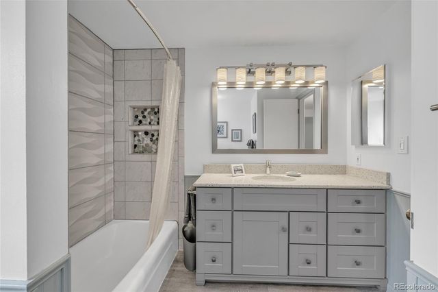 8300 E Hinsdale Avenue, Centennial, CO 80112