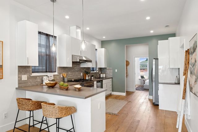 864 Arlington Ave, Oakland, CA 94608