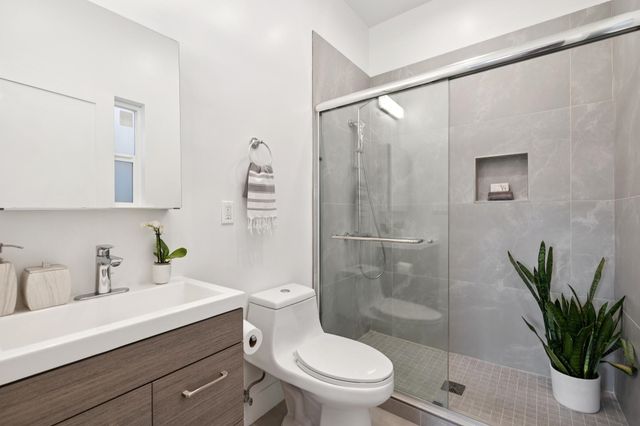 864 Arlington Ave, Oakland, CA 94608