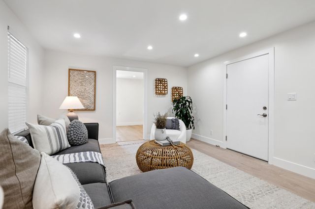 864 Arlington Ave, Oakland, CA 94608