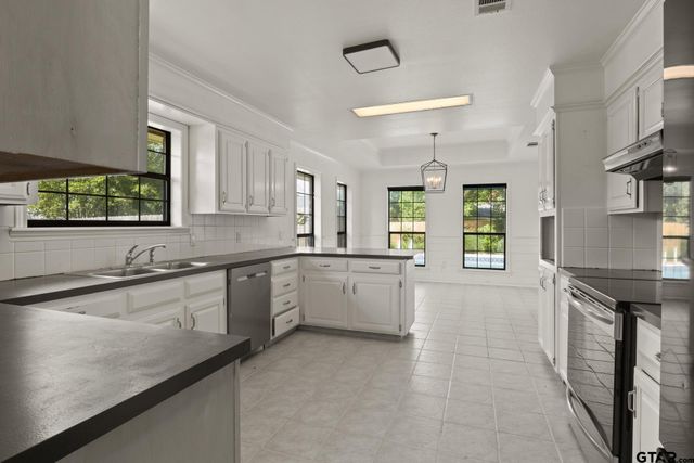 2713 Sleepy Hollow, Mt Pleasant, TX 75455