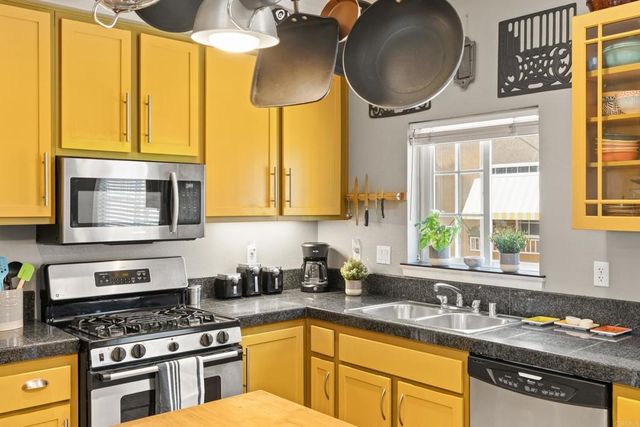 1869 Robinson Ave, San Diego, CA 92103