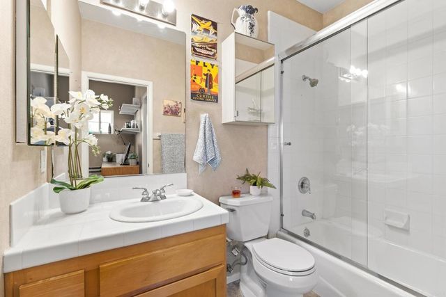1869 Robinson Ave, San Diego, CA 92103