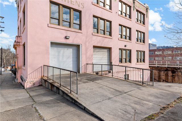 664 Linden Ave, E Pittsburgh, PA 15112