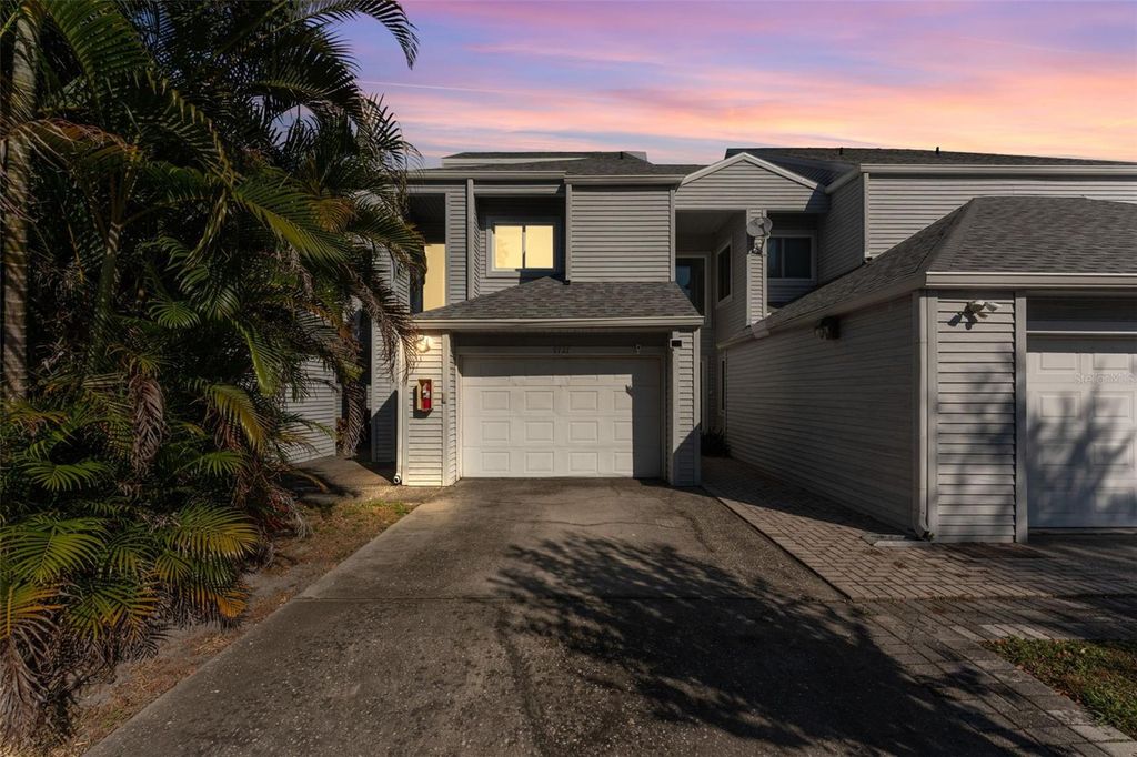 9727 TIFFANY OAKS LANE, Tampa, FL 33612