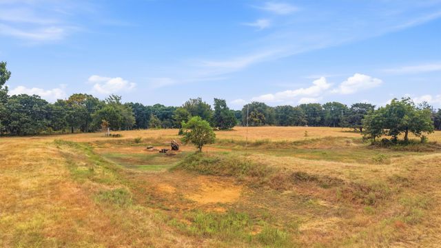 2449 County Road 1215, Savoy, TX 75479