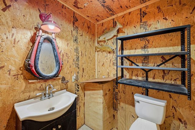 2449 County Road 1215, Savoy, TX 75479