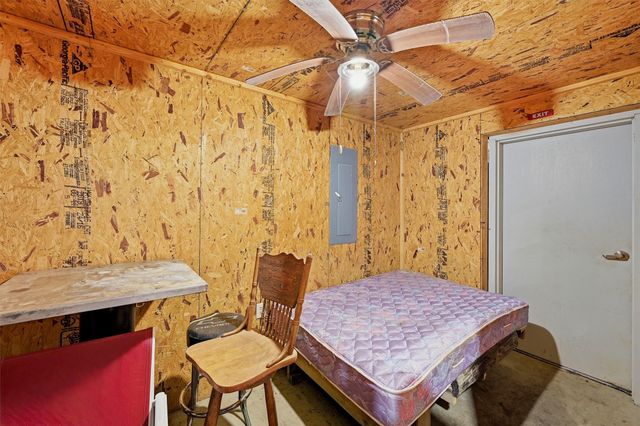 2449 County Road 1215, Savoy, TX 75479