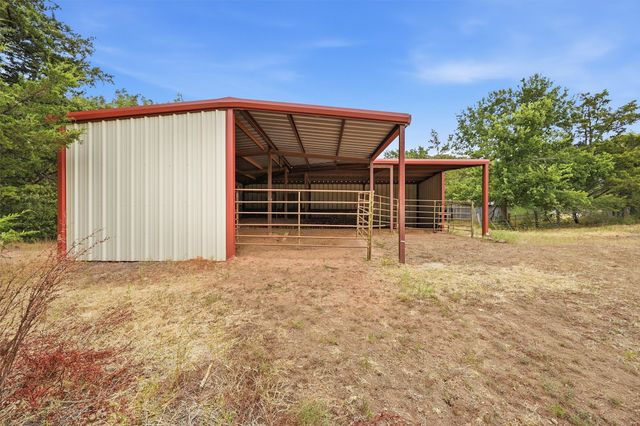 2449 County Road 1215, Savoy, TX 75479