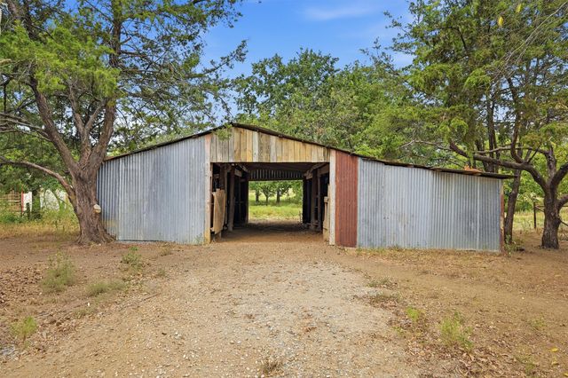 2449 County Road 1215, Savoy, TX 75479
