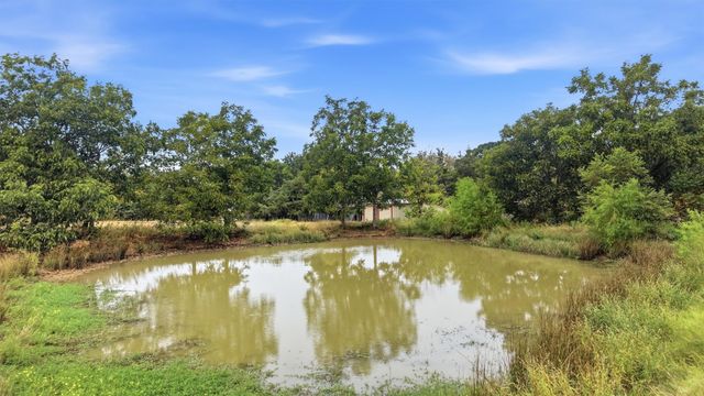 2449 County Road 1215, Savoy, TX 75479