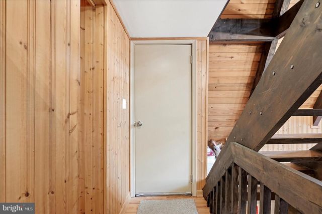 863 LEE RD, Basye, VA 22810