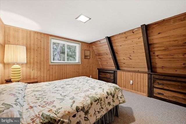 863 LEE RD, Basye, VA 22810