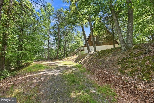 863 LEE RD, Basye, VA 22810
