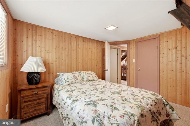 863 LEE RD, Basye, VA 22810