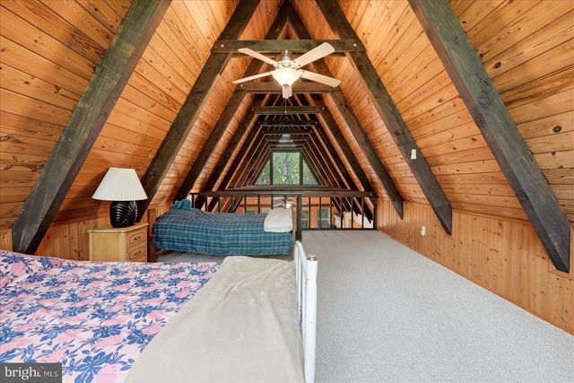 863 LEE RD, Basye, VA 22810