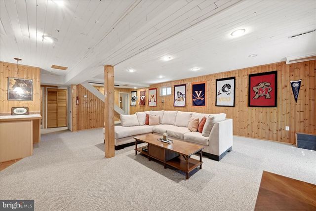 863 LEE RD, Basye, VA 22810