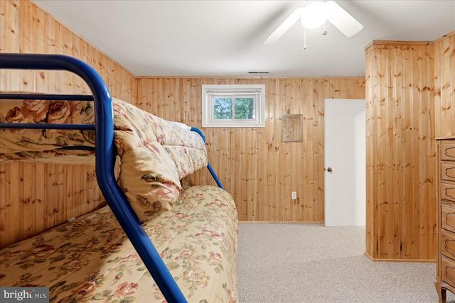 863 LEE RD, Basye, VA 22810