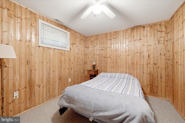 863 LEE RD, Basye, VA 22810
