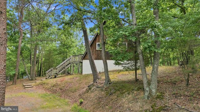 863 LEE RD, Basye, VA 22810