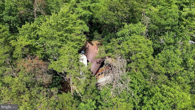 863 LEE RD, Basye, VA 22810