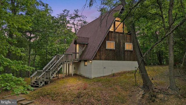 863 LEE RD, Basye, VA 22810