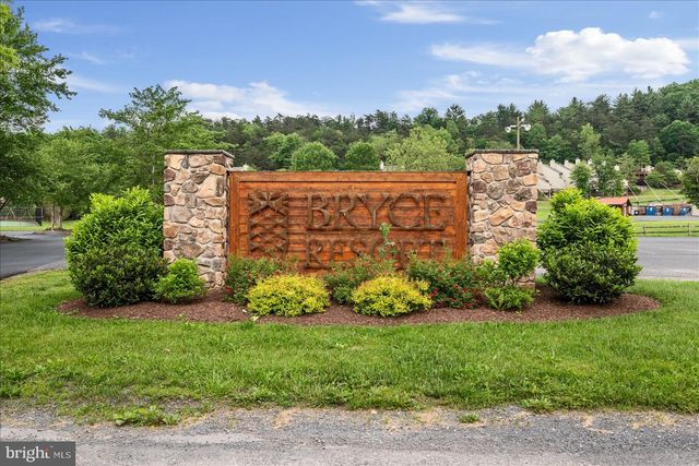 863 LEE RD, Basye, VA 22810
